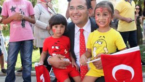 Bornovalı Çocuklara Her Gün Bayram