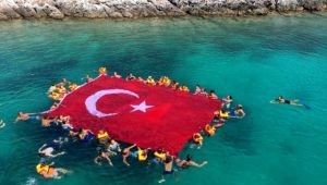 Çeşme'de Denizde ve Karada 30 Ağustos Coşkusu
