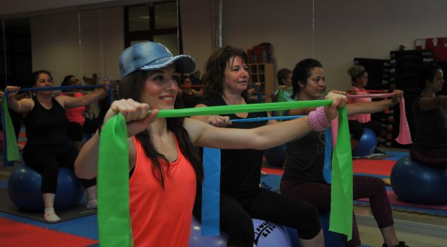 Hem çocuklara hem annelere