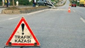 İzmir'de Traktöre Tren Çarptı