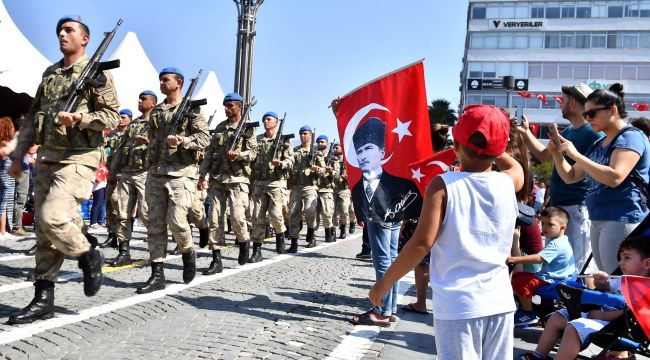 İzmir’de ‘Zafer’in’ 96. Yıl Coşkusu