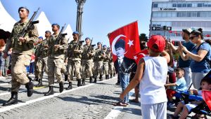 İzmir’de ‘Zafer’in’ 96. Yıl Coşkusu