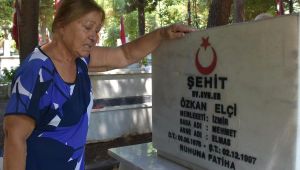 İzmirliler, Arife Günü Şehitlerine Koştu