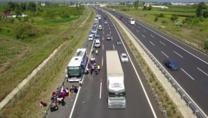 Kamyon Emniyet Şeridinde Duran Otobüse Çarptı: 4 Yaralı - Bursa