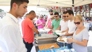 Karşıyaka'da 2 Bin Kişi Aynı Sofrada