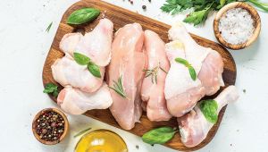 1 KG Tavuk Göğsü 30 TL