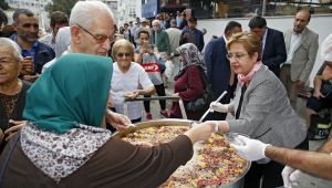 Aşure Kazanı Pazarda Kaynadı