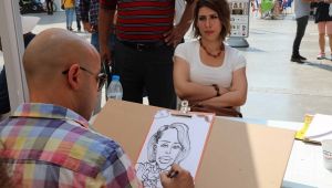 Bayraklı'da Renkli Karikatür Şenliği