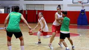 Bayraklı'nın Perileri Çeyrek Final'de
