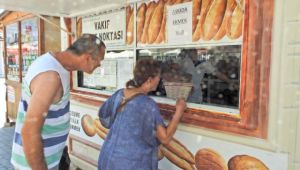 Çeşme'de 'Askıda Ekmek' Uygulaması