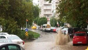 Fırtınanın Teğet Geçtiği İzmir'de Sağanak Yağış