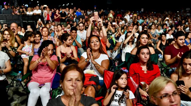 Gündoğdu Barış Şarkılarıyla Yankılandı