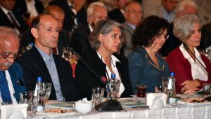 "Kalkınma" Yazılır, "İzmir" Okunur