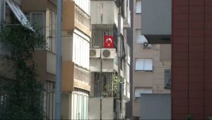 Papaz'ın Evinde 'Türk Bayraklı' Şov