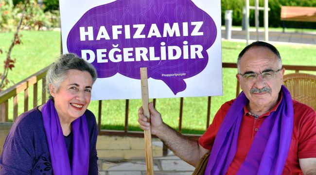 Saat Kulesi Farkındalık İçin Mora Büründü