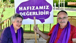 Saat Kulesi Farkındalık İçin Mora Büründü