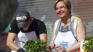Başkan Pekdaş Katılımcılara Yemek Yaptı