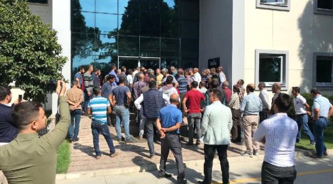 Domates Üreticisinde Fabrika Önünde Eylem