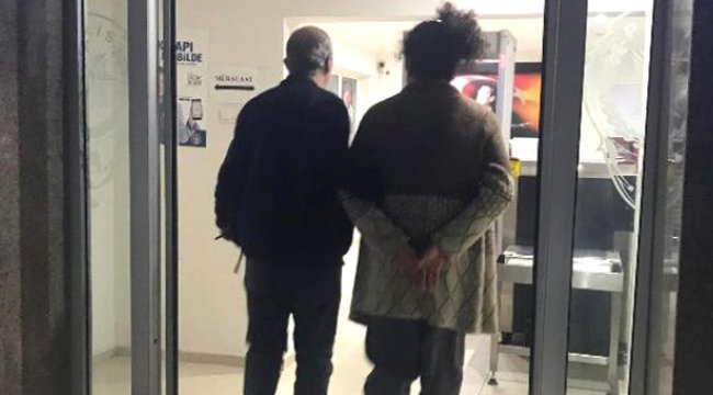 Erkek Çocukları Para Karşılığı Öpüştüren Sosyal Medya Fenomeni Gözaltına Alındı