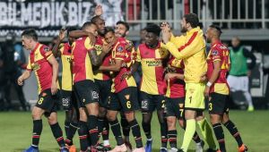 Göz-Göz, Akhisar Deplasmanında