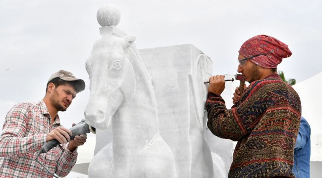 Heykel Ustalarına Başkan Sürprizi