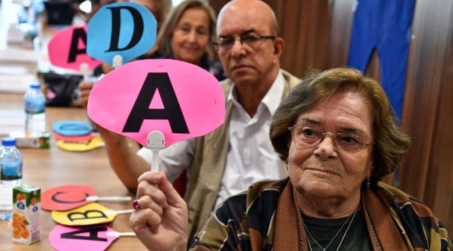 Huzurevi Sakinleri Hem Eğlendi Hem de Yarıştı