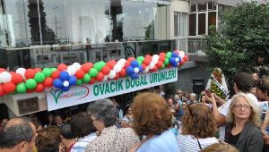 İzmirliler, Tunceli'nin Doğal Ürünlerini Almak İçin Yarıştı