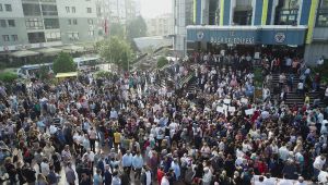 Piriştina'dan Miting Gibi Başvuru Töreni