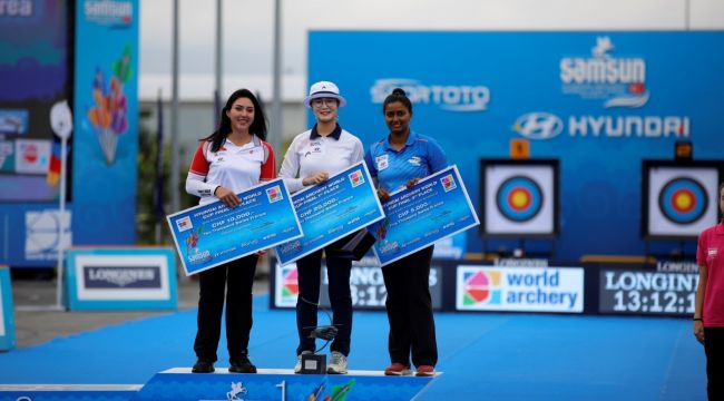 Yasemin’den Çifte Madalya