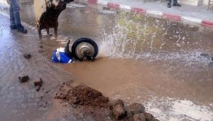 Elektrikli Bisikletiyle Çukura Düştü