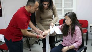 Karşıyaka’da İlk Yardım Gönüllüleri Yetişiyor