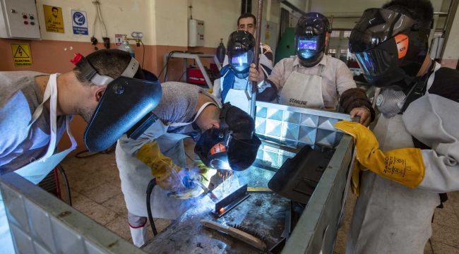 Kurs Biter Bitmez İş Buldular