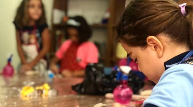 Minik Eller Sanatla Buluşuyor