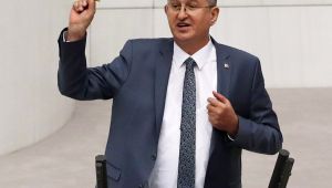 Atila Sertel, iktidara Ozan Arif'in şiiriyle seslendi