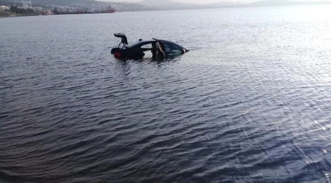 Fren Yerine Gaza Bastığı Otomobil Denize Uçtu