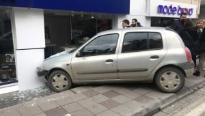 Otomobil İş Yerine Girdi