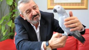 Papağını Makamında Elleriyle Besleyerek, İşkenceye Tepki Gösterdi (2)
