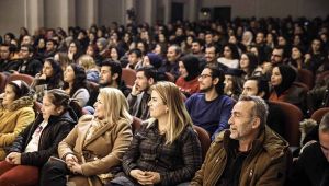 Umut Oğuz “Mıknatıs”la Buca’yı kahkahaya boğdu
