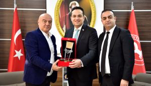 Başkan Atila'ya Türk Kızılay'dan teşekkür plaketi