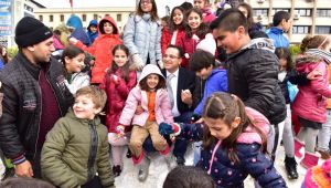 Bornova Belediyesi'nden çocuklara kar sürprizi