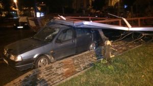 Fırtına Nedeniyle Apartmanın Çatısı Uçtu