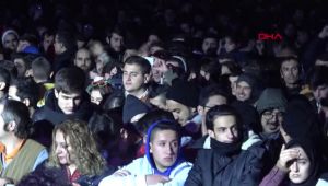 İzmirliler Yeni Yılı Coşkuya Karşıladı