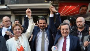 Abdül Batur'a Konak'ta Coşkulu Karşılama