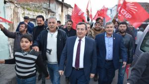 Romanlardan Batur'a coşkulu karşılama