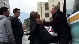 Taciz Edildiğini Sanan Kadın, Darbettiği Minibüs Şoföründen Özür Diledi