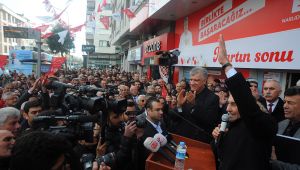 Tunç Soyer Narlıdere Seçim Ofisi’nin açılışına katıldı