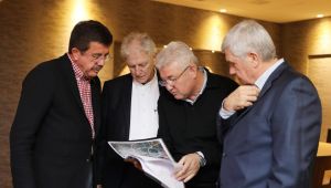 Zeybekci: "Kimsenin ekmeğiyle oynamayız, kimseyi mağdur etmeyiz”