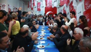 Bayraklı'da miting gibi açılış