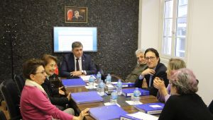 Doktor Başkan Adayı, sağlık çalışanlarını unutmadı