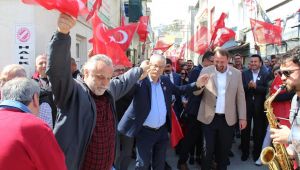 Gümrükçü'ye coşkulu karşılama